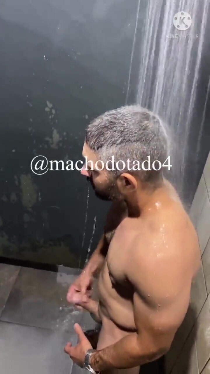 spy men in the shower. He cumming