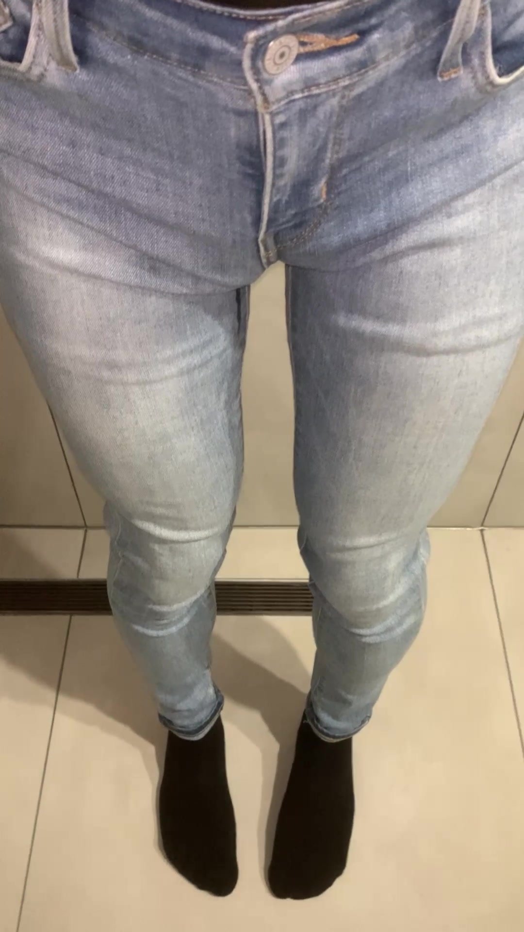 Asian bottom wetting light blue skinny jeans (part 1)