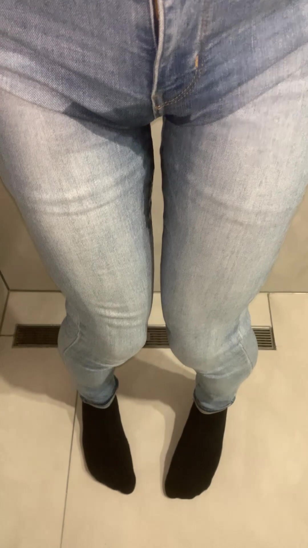 Asian bottom wetting light blue skinny jeans (part 2)