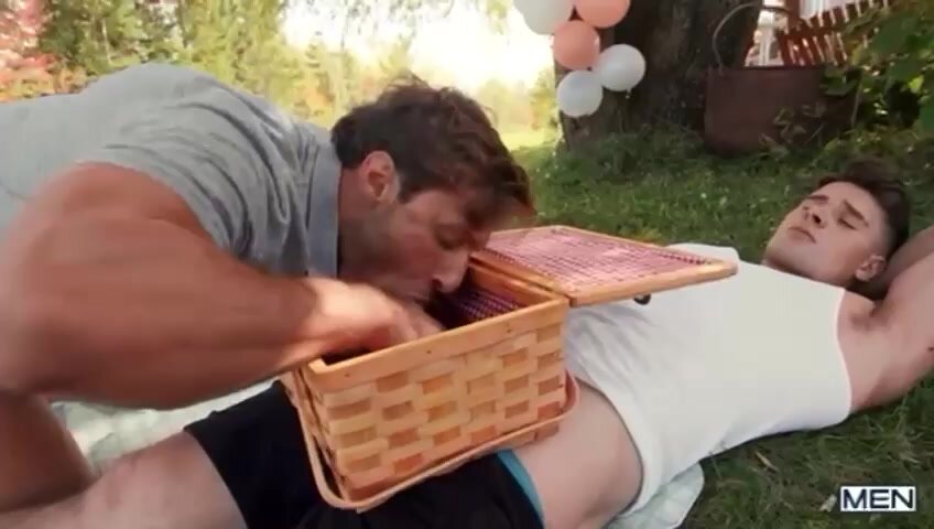 Malik gets sucked off in picnic basket