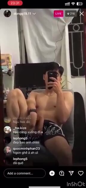 Vietnamese Instagram live flashing