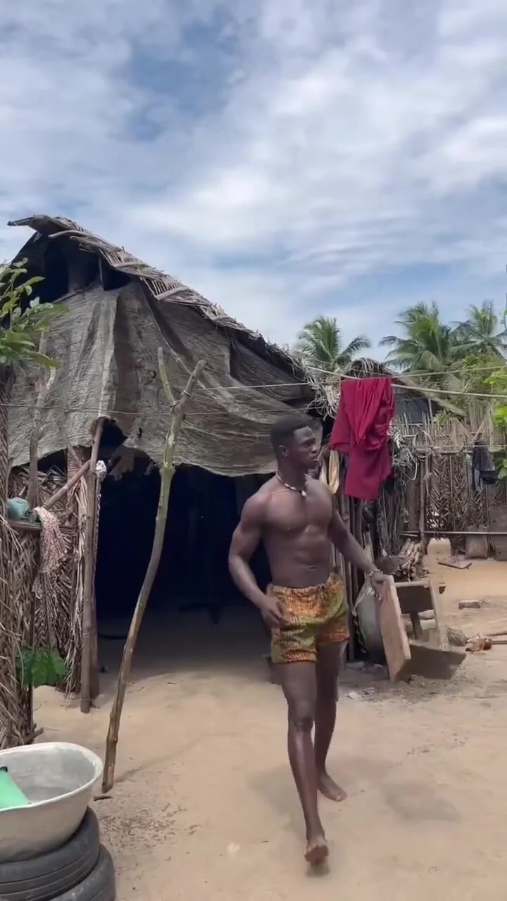 Pure African Muscles in the village - ThisVid.com