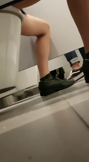 toilet spy - video 632