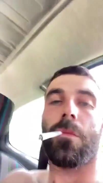 Hairy Guy smoking and stronkin car