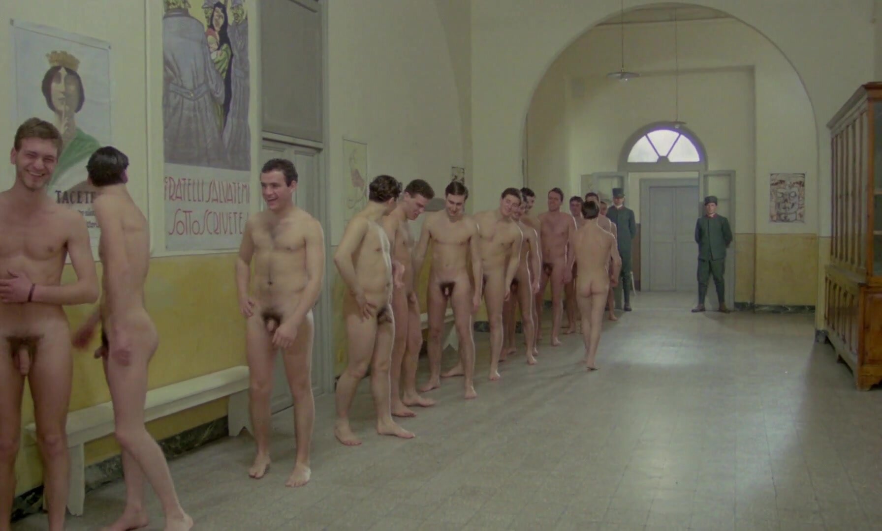 Lot of extras naked in P0rca V@cca