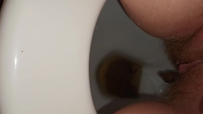 Girl with hairy pussy poops filmed between the legs