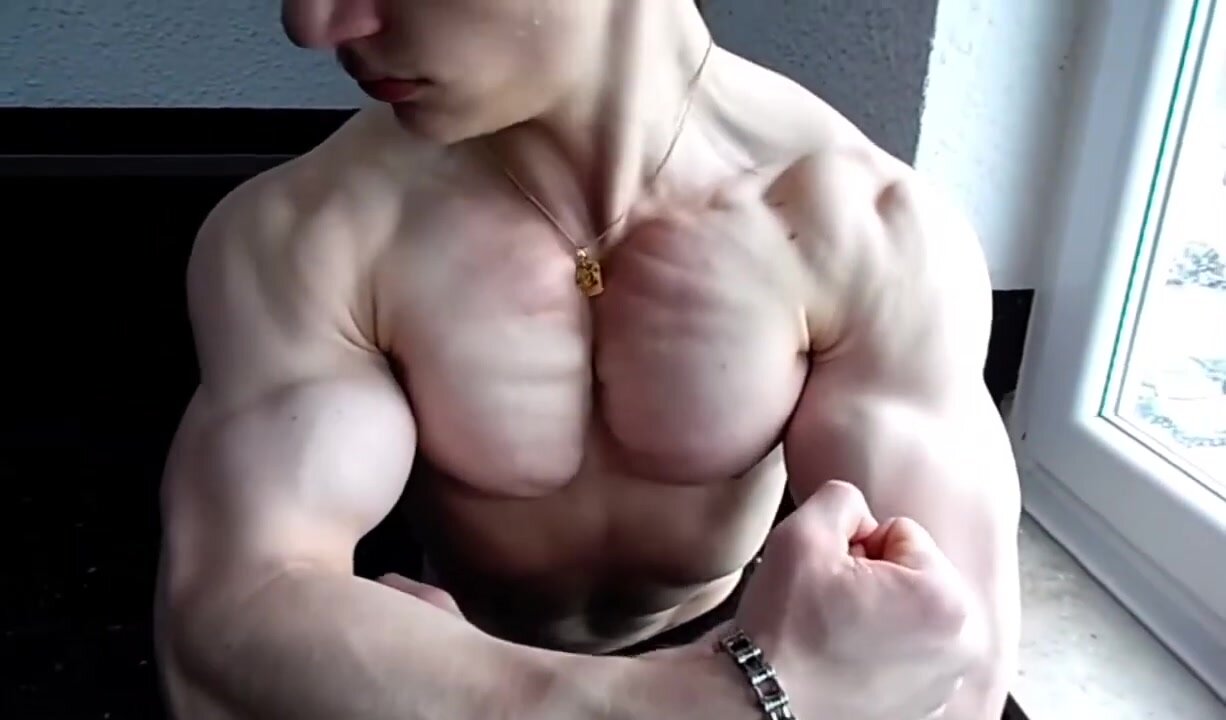 Super ripped muscle teen