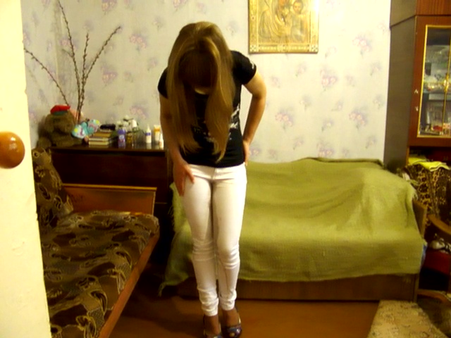 Tania wets her white jeans and heels