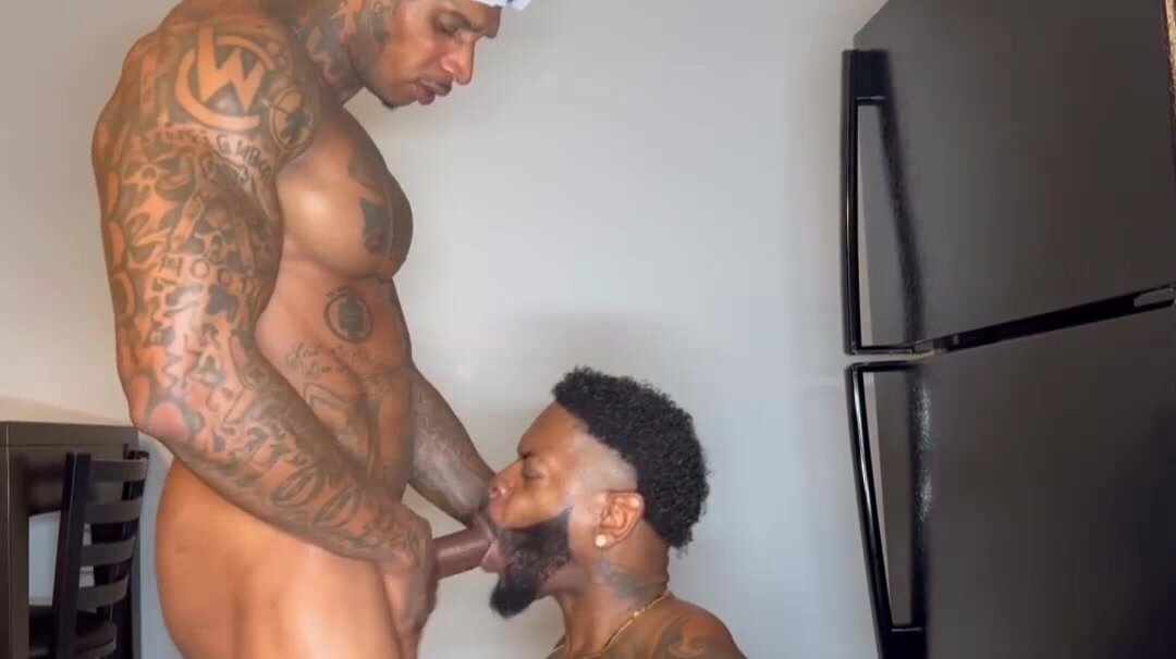 Tatted muscular trade sucked and rimmed
