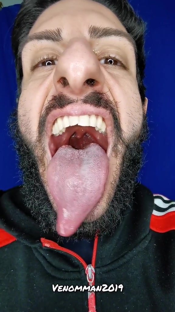 Italian Man Shows Off His Tongue and Mouth (5)