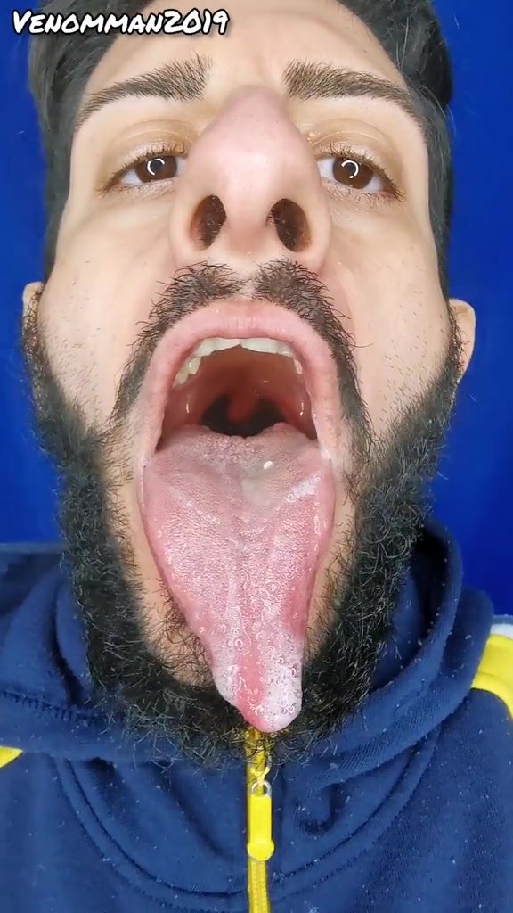 Italian Man Shows Off His Tongue and Mouth (6)
