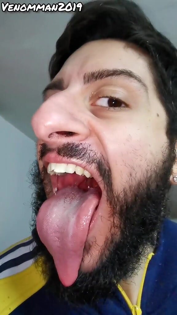 Italian Man Shows Off His Tongue and Mouth (7)