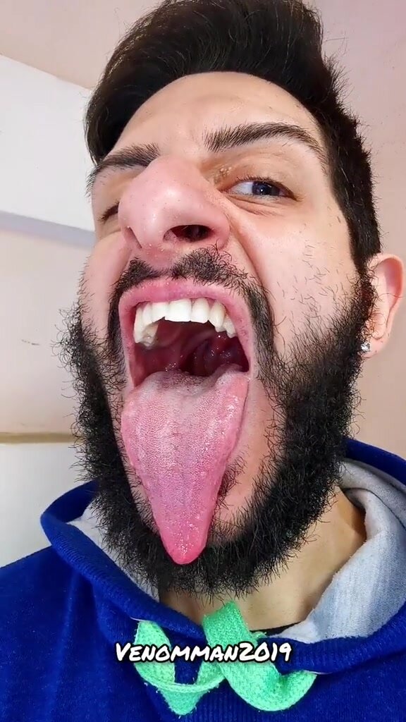 Italian Man Shows Off His Tongue and Mouth (8)