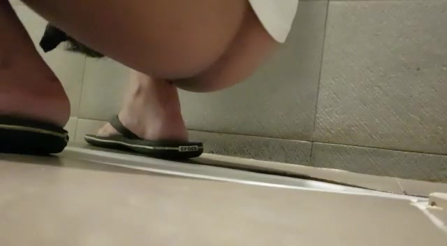 toilet spy - video 637