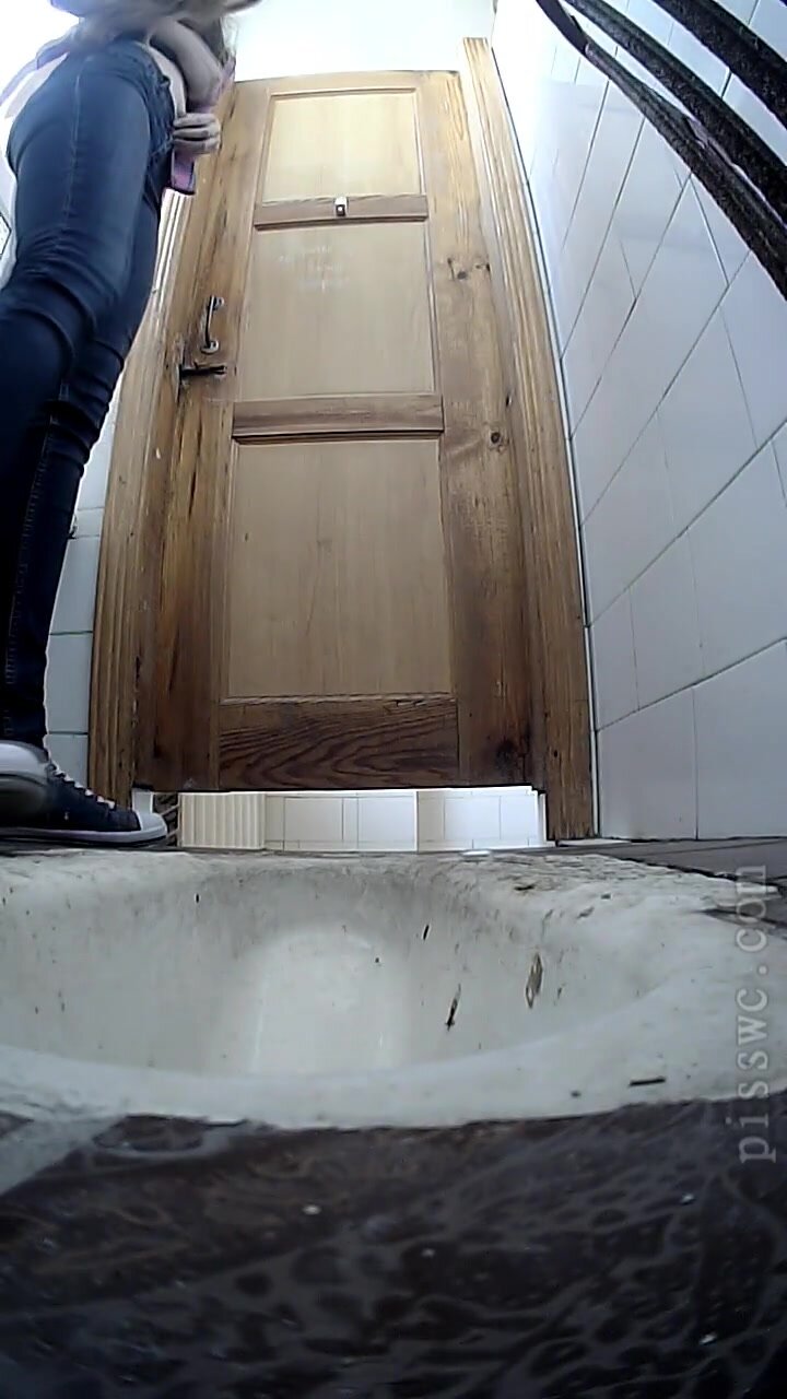 Girls spy piss from Behind WC 1