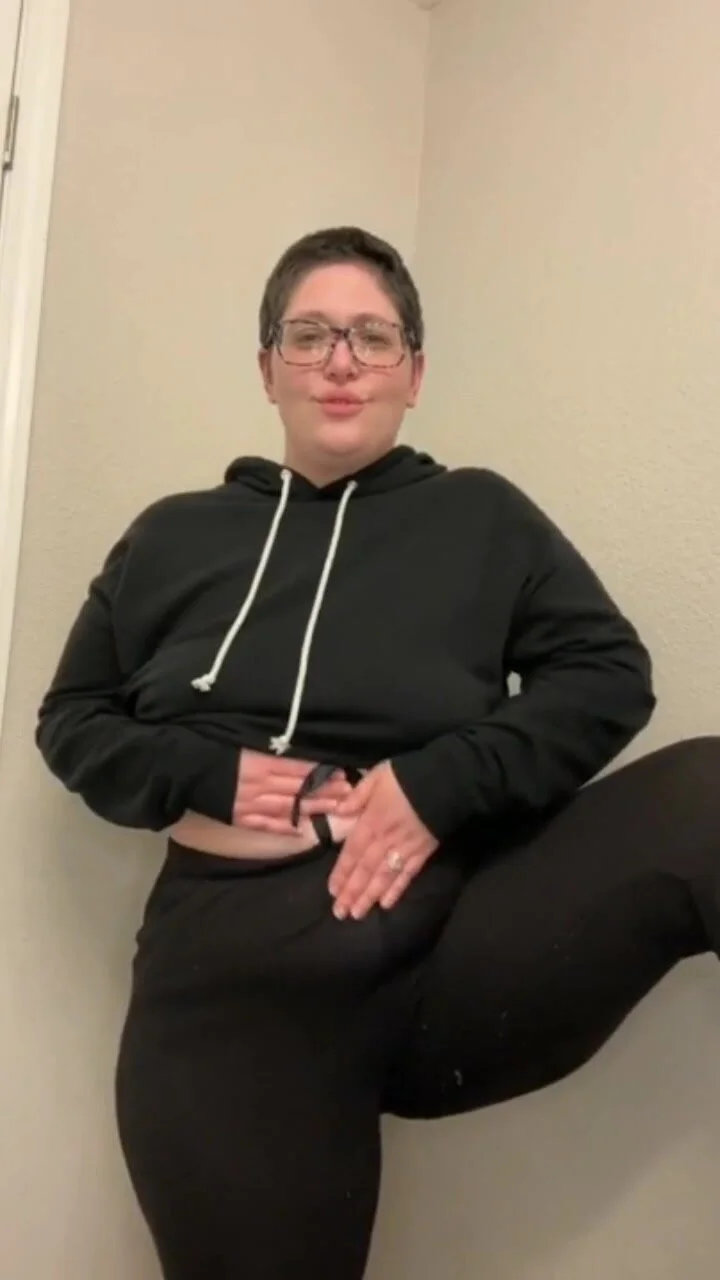 720px x 1280px - BBW slapping pussy - ThisVid.com