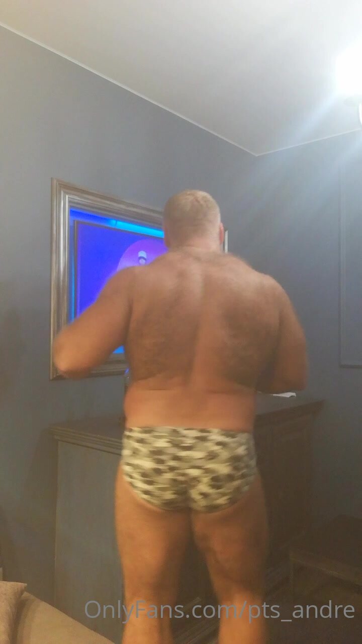 muscle daddy dancing