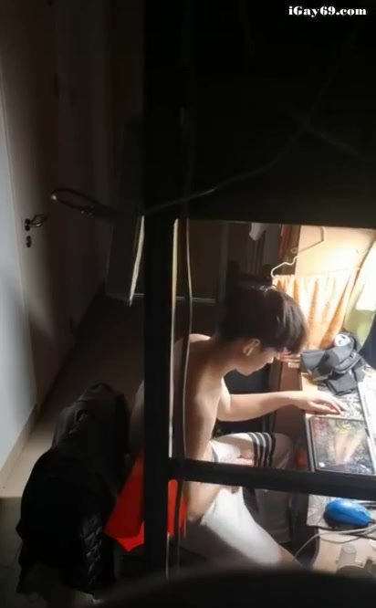 CAUGHT roomate jacking