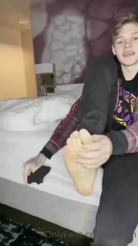 Twink shows his hot feet