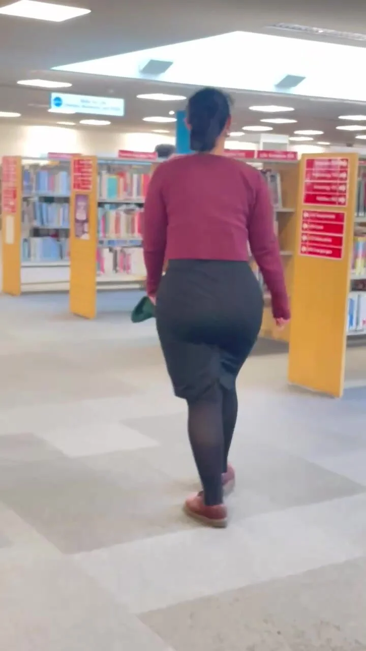 Video: Curvy milf in tight skirt - ThisVid.com