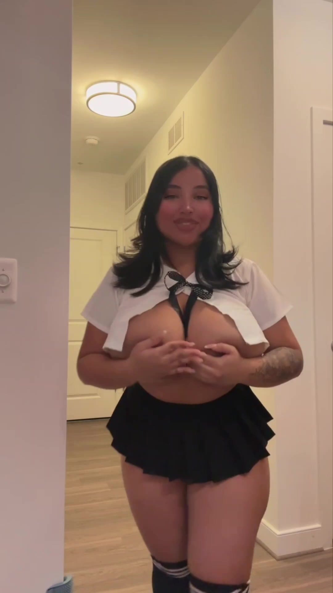 Big titty slut - video 8