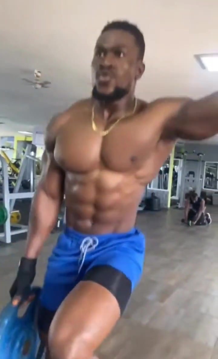 Black bodybuilder training