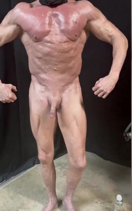 MuscleDad nude workout