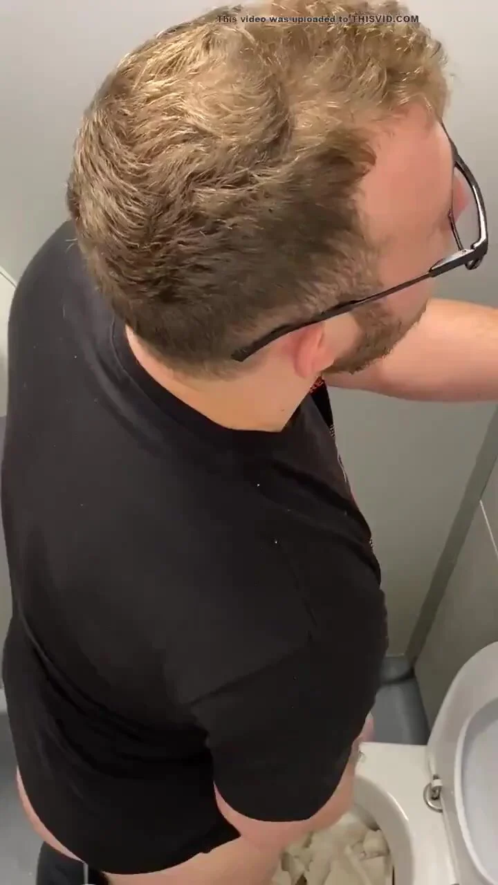 Urinal spy: cute straight man handjob and cum… ThisVid.com