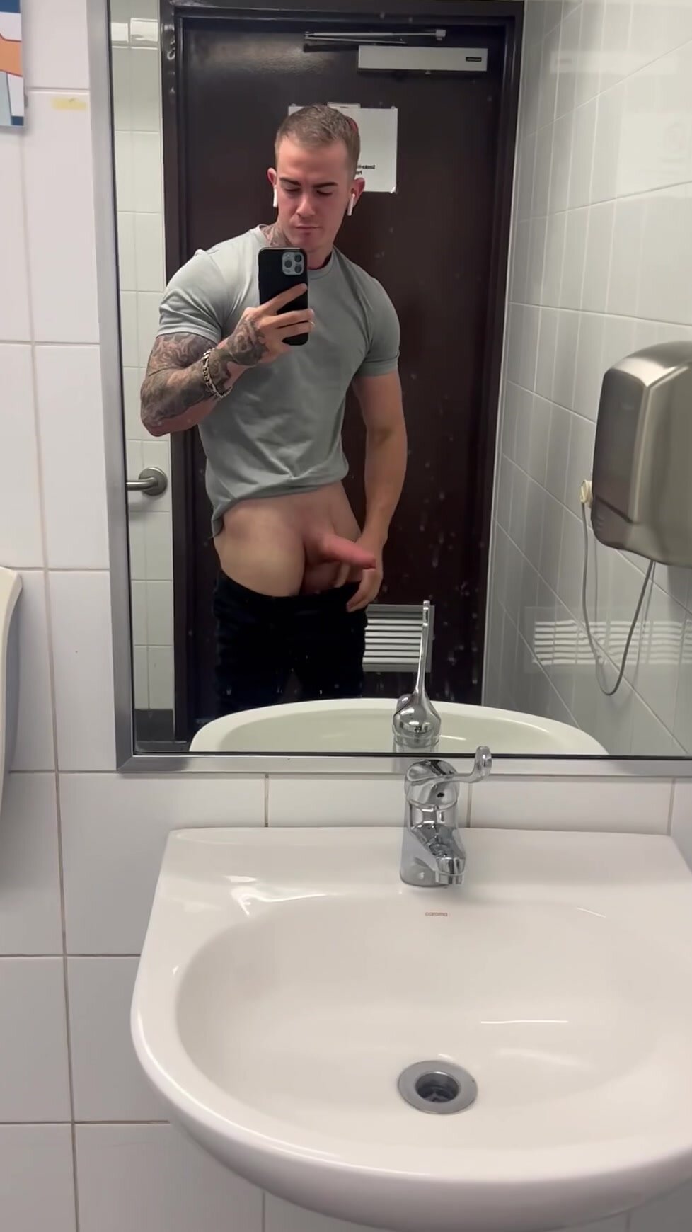 Hot Aussie stripper whips out his fat dong at gym