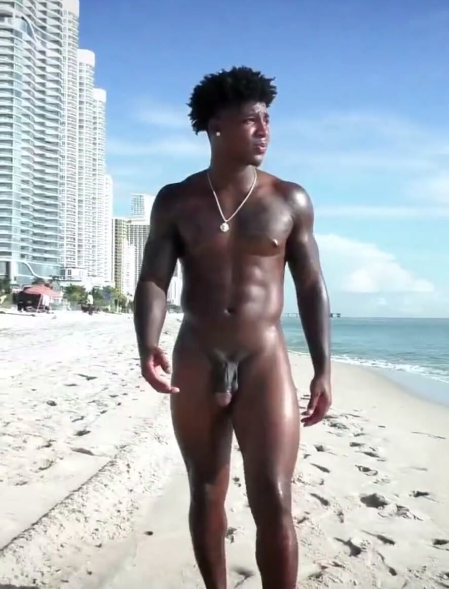 Hung bubble butt nudist enjoying nude beach