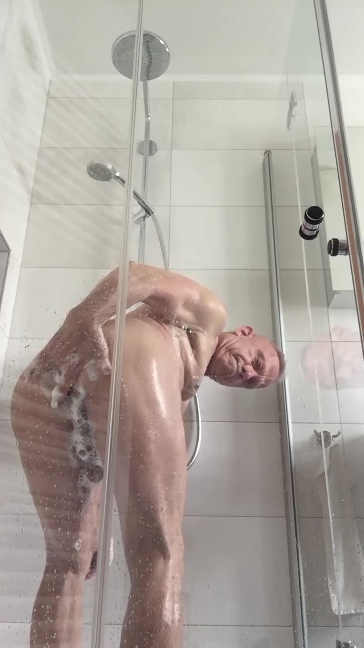 Muscle daddy goes into the shower