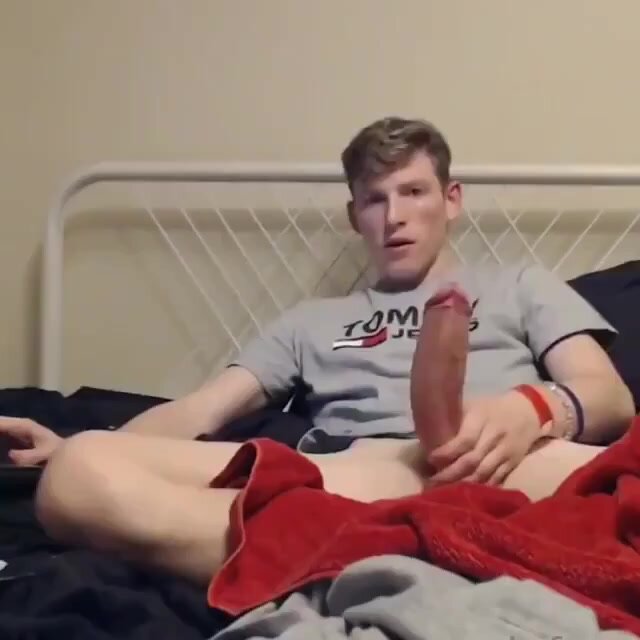 Twitnk masturbating in front of the cam