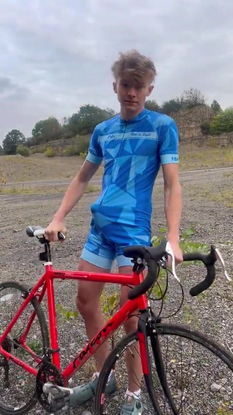 Cycling gives this lycra twink a massive raging boner