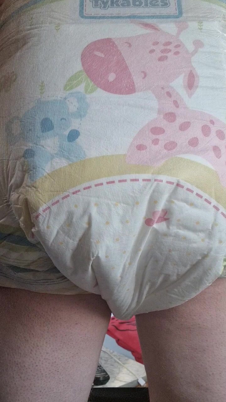 Pooping and wetting my diaper - video 2