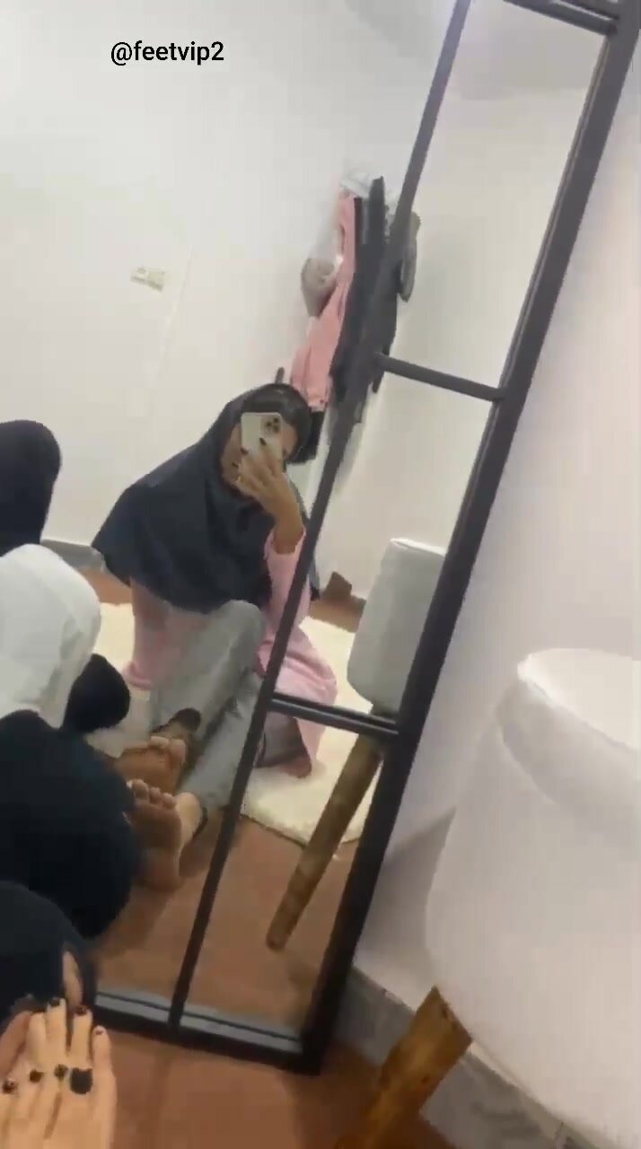 Worshipping the feet of a hijabi girl