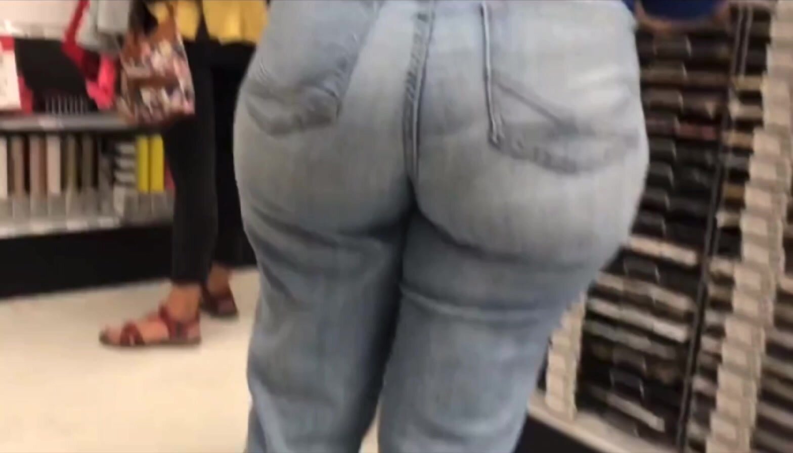 Mature woman with phat ass part 1.