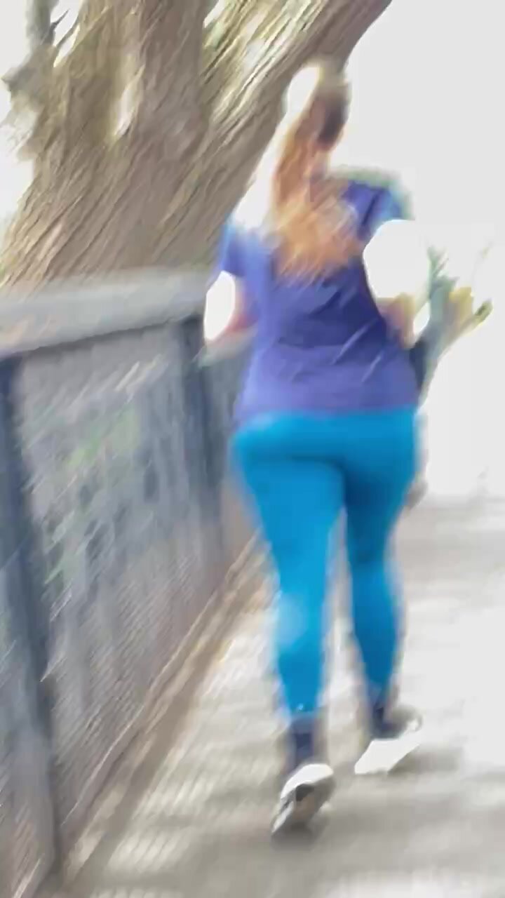 Sexy pawg ass running in yoga pants