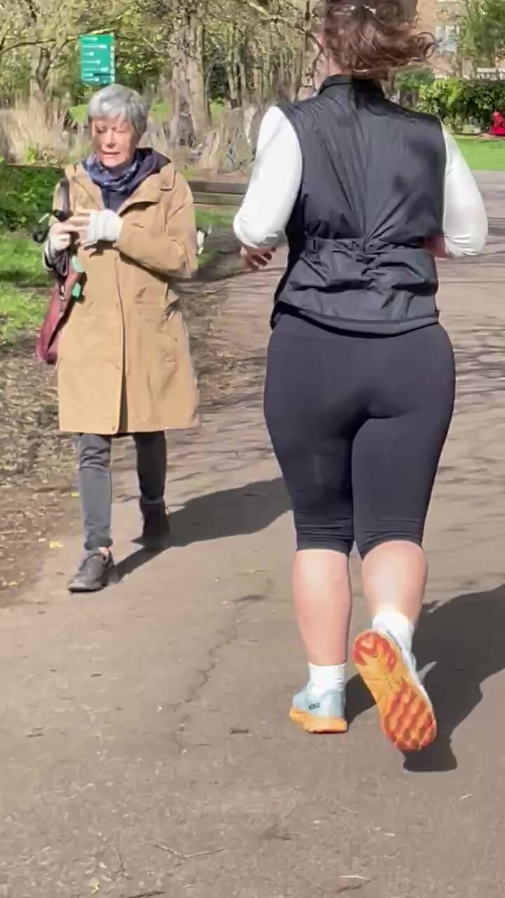 Perfect pawg ass running in the park