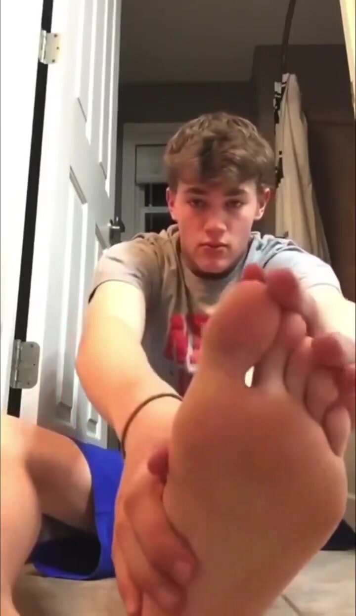 College jock shows off his feet