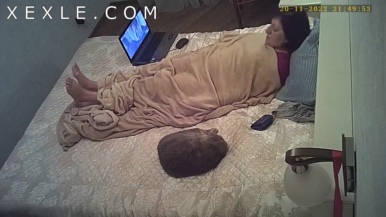 Mom masturbating - video 7