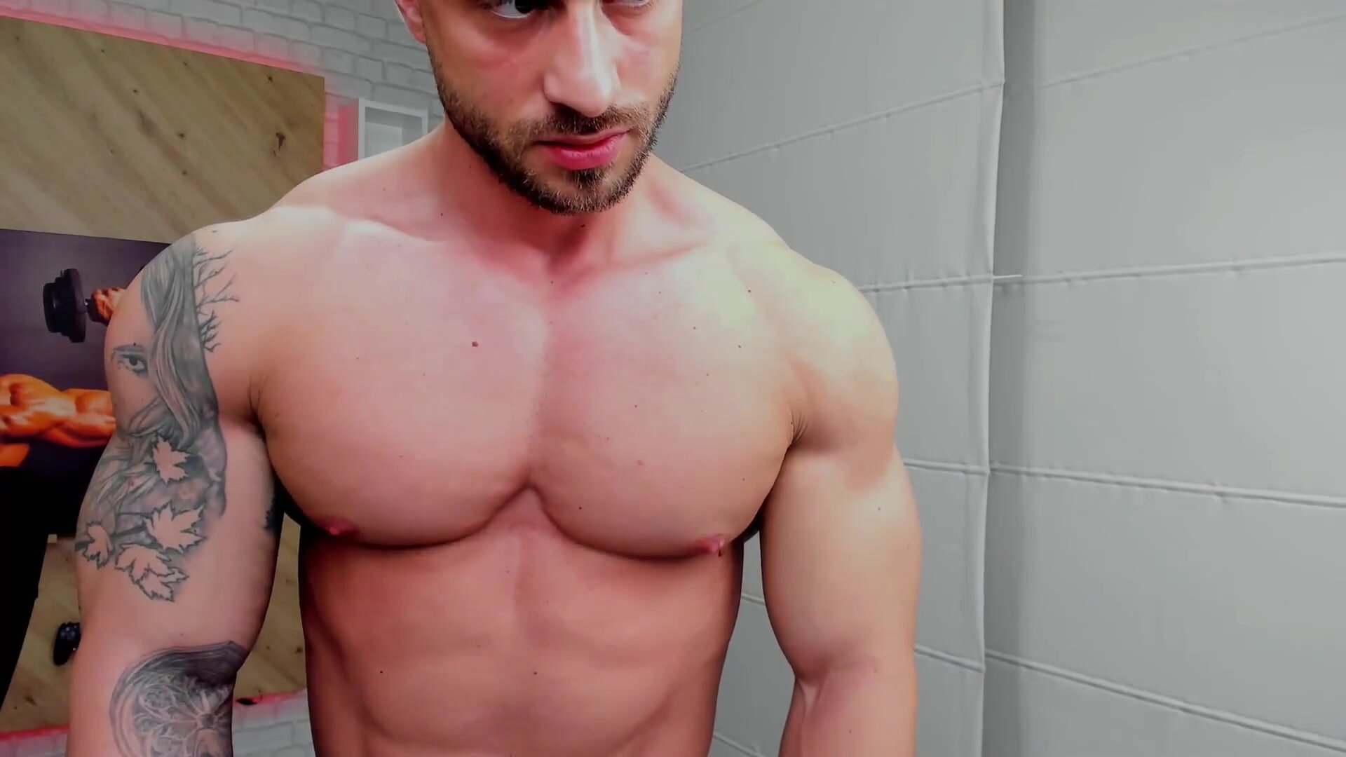 Hot Muscle Hunk - video 9