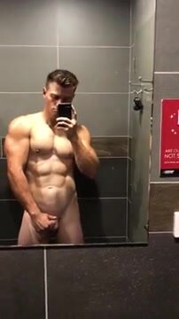 Max - Muscle Cam Self Naked Show