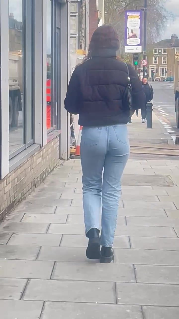 Amazing pawg ass in jeans