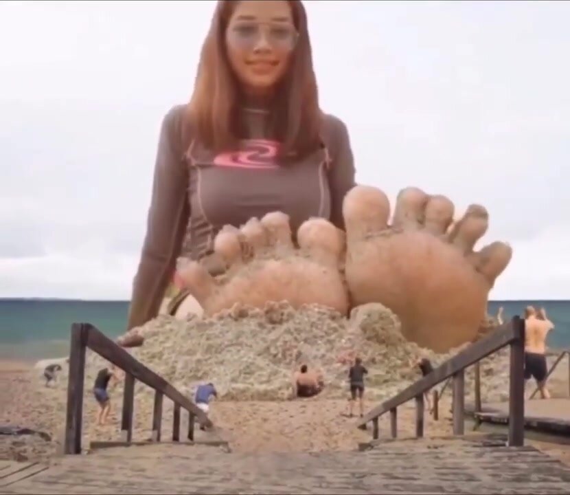 Beach Giantess