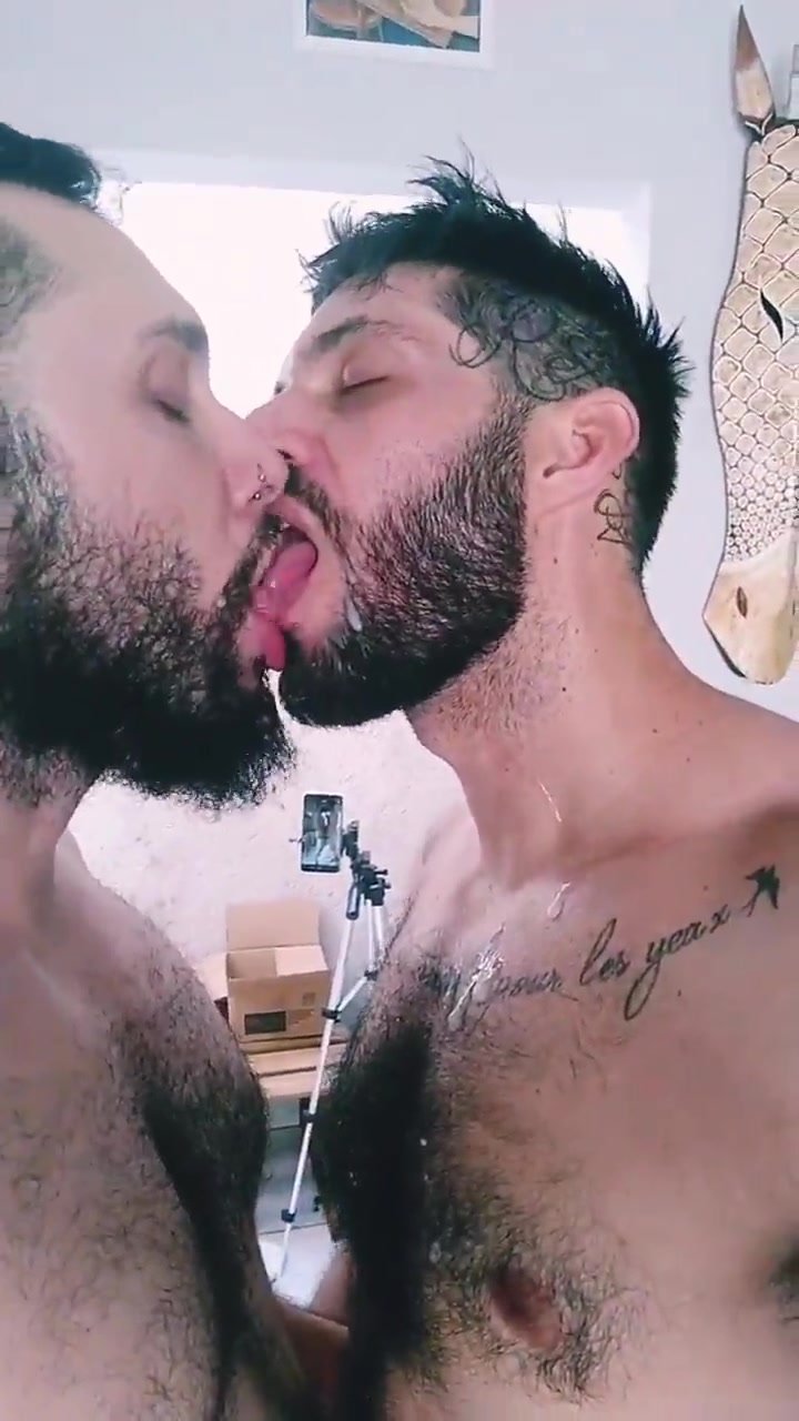 Cum kissing - video 13