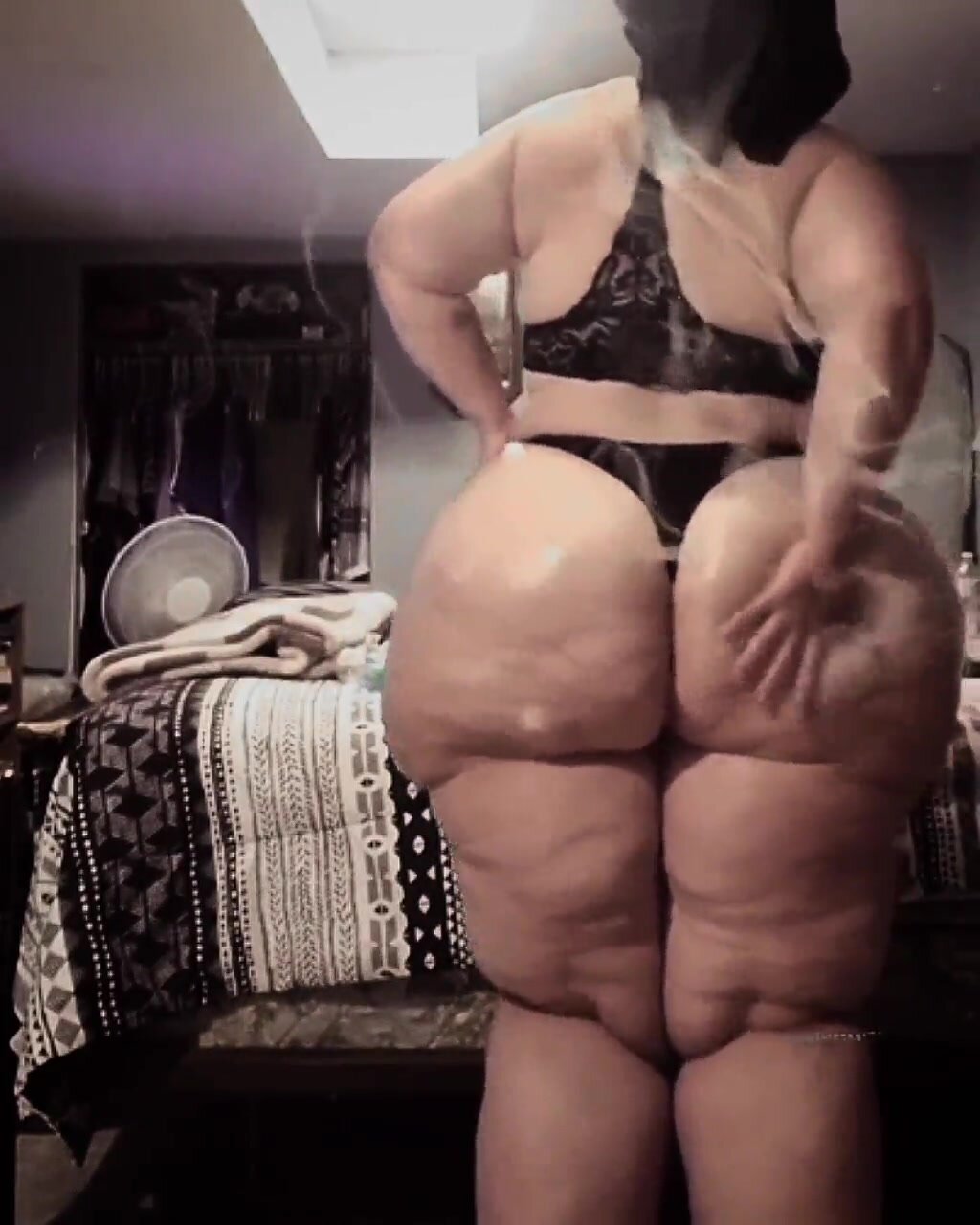 white bbw show her big fat thick ass 7