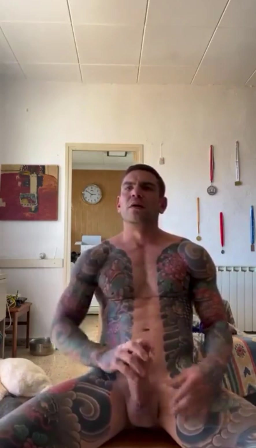 Sexy Smooth Tattooed Chav Muscle Guy Wank & Cum