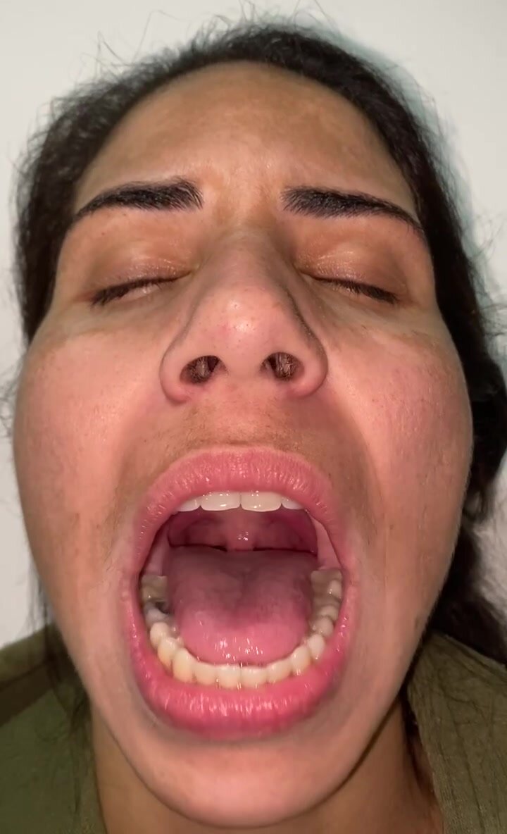 Brazilian woman’s mouth show