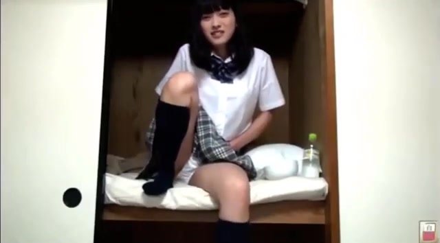 Japanese girl fart - video 105