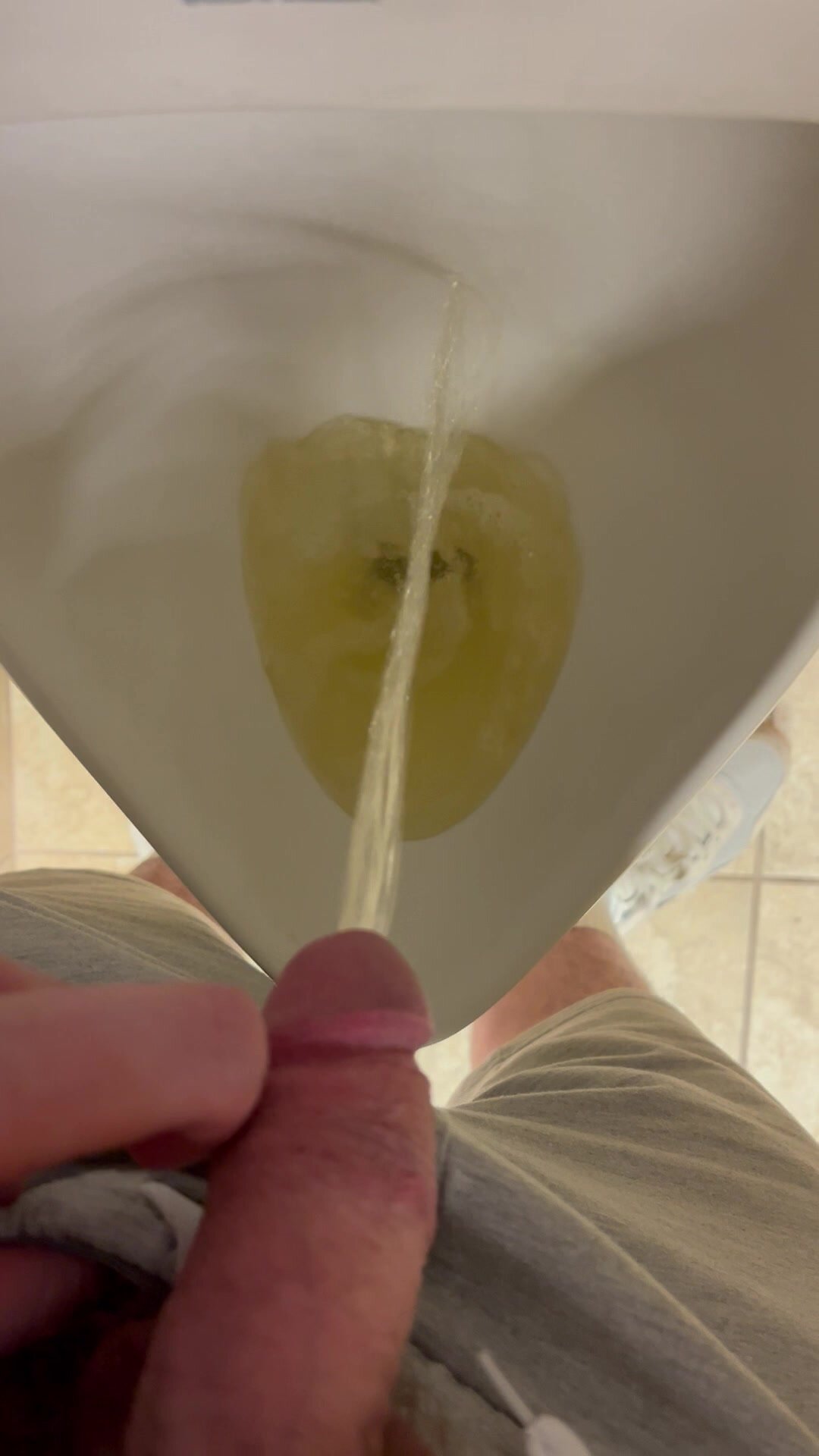 Twink piss in urinal